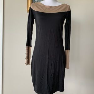 Straight style two tone dress with buttons on sleeves